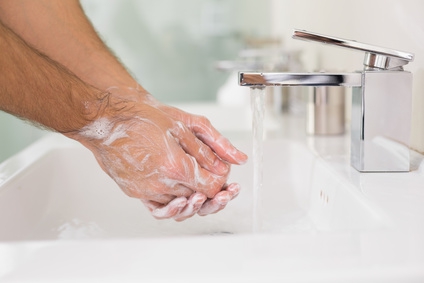 Ein Waschgang mit Seife ist die erste Maßnahme gegen HIV