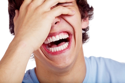 Lachen stärkt die Immunabwehr gegen Corona 